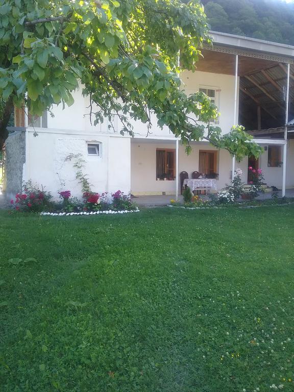 Guest House Anisa Birkiani Exteriér fotografie