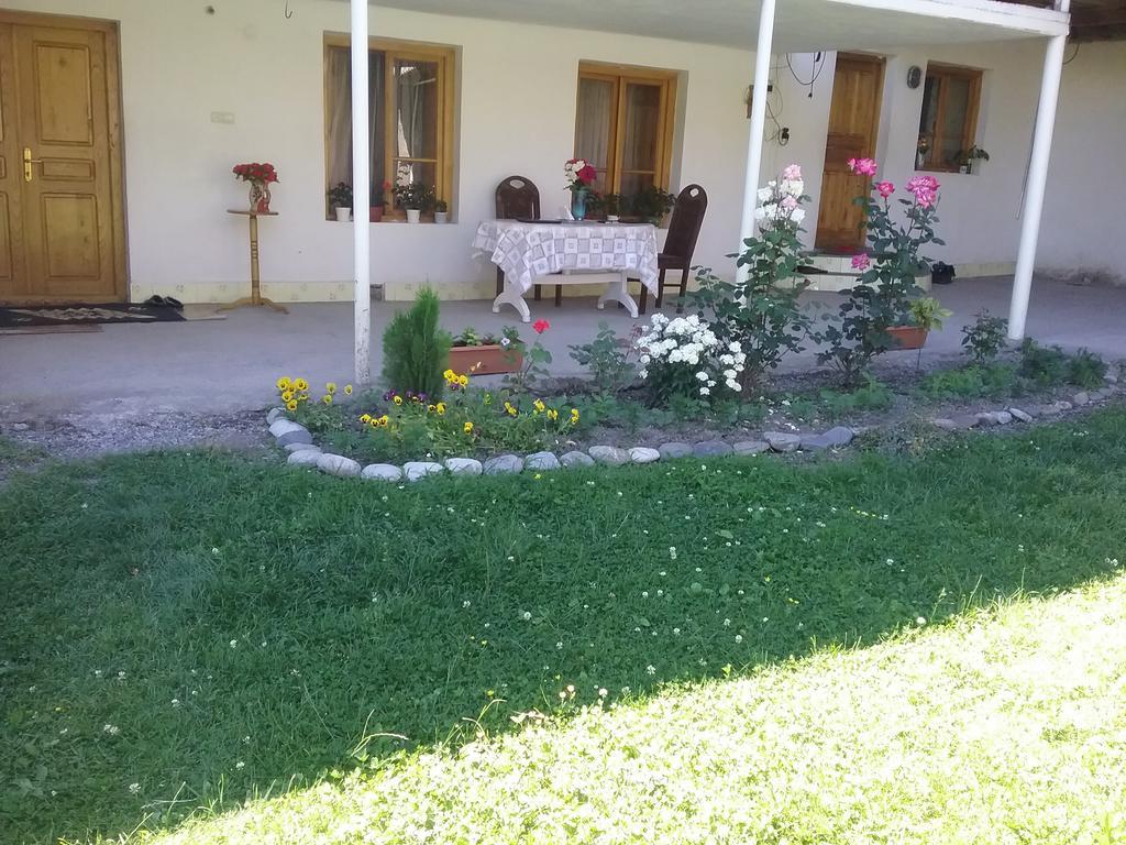 Guest House Anisa Birkiani Exteriér fotografie
